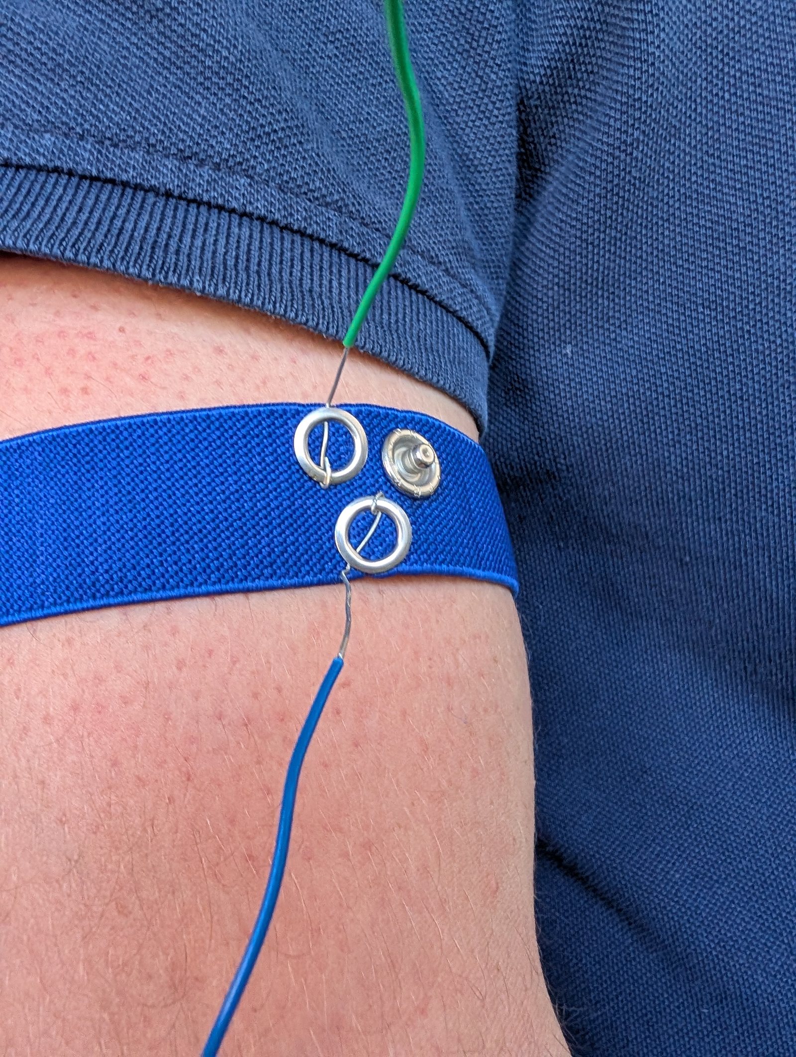 Sew-on snap electrodes mounted on the elastic band